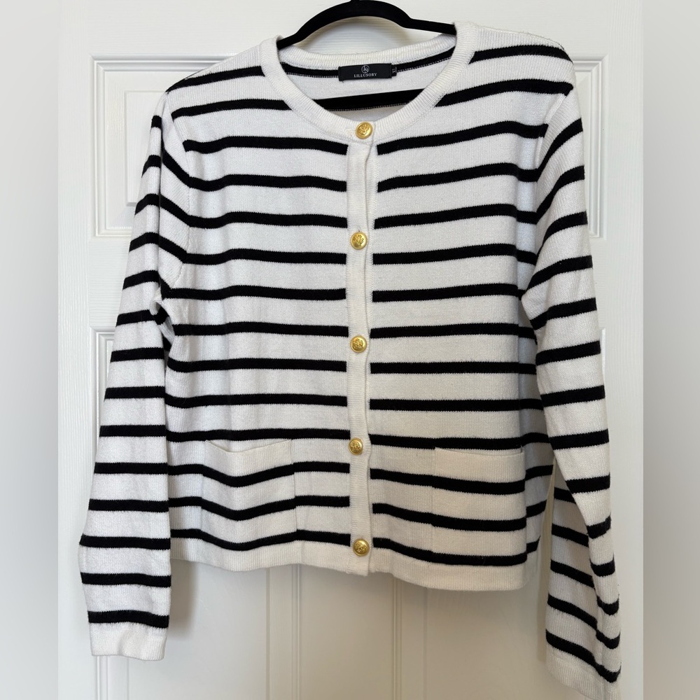 NWOT! Amazon Lillusory Striped Black and White Sweater